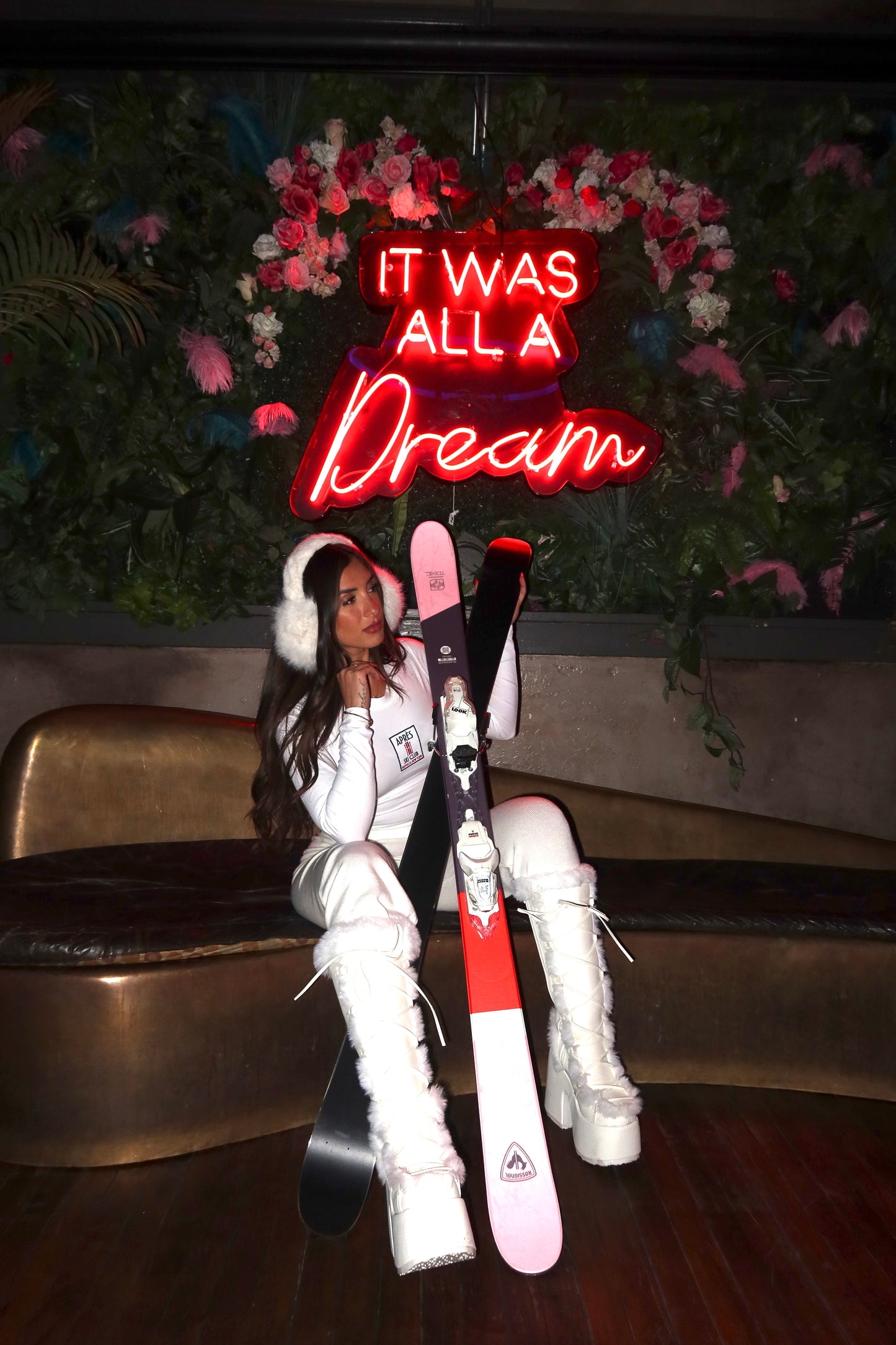 Aprés Ski Club Buffalo Long Sleeve Tee